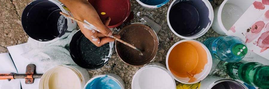 Dekorative Wandgestaltung: Streichideen mit herkömmlichen Materialien