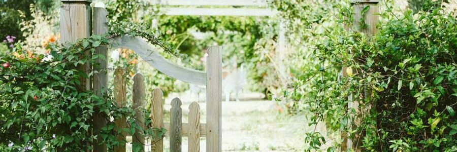 DIY: Schiebetor, Gartenzaun und Gartentor selbst bauen