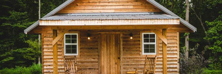 Ein Traum wird wahr: Ein kleines Gartenhaus im Garten errichten