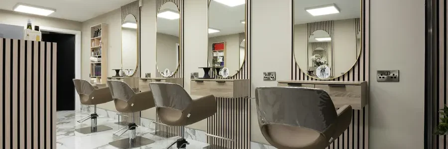 Dein eigener Mini-Salon: So richtest du dein Home-Studio stilvoll und funktional ein – mit dem perfekten Friseurstuhl als Herzstück